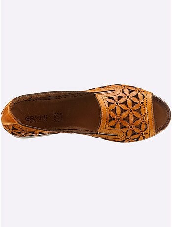 Sandales ouvertes en cuir avec empiècements ajourés et semelle confortable - Taille standard - Witt