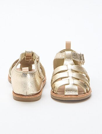 Sandales plates à brides fermées brillantes