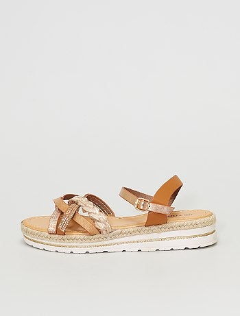 Sandales plates à semelles épaisses