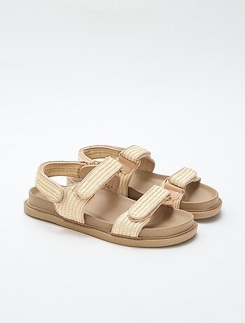 Sandales plates avec brides en paille