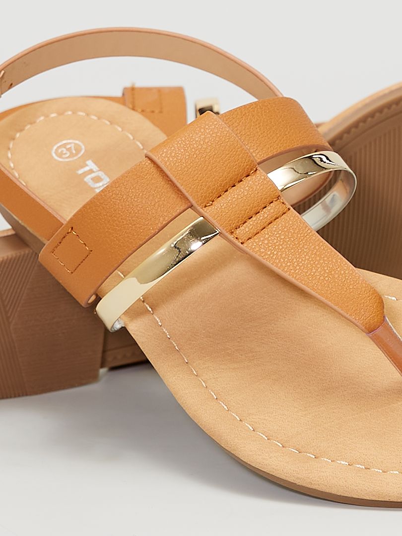 Sandales plates avec détails dorés brun - Kiabi