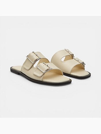 Sandales plates avec double bride et boucle Bata