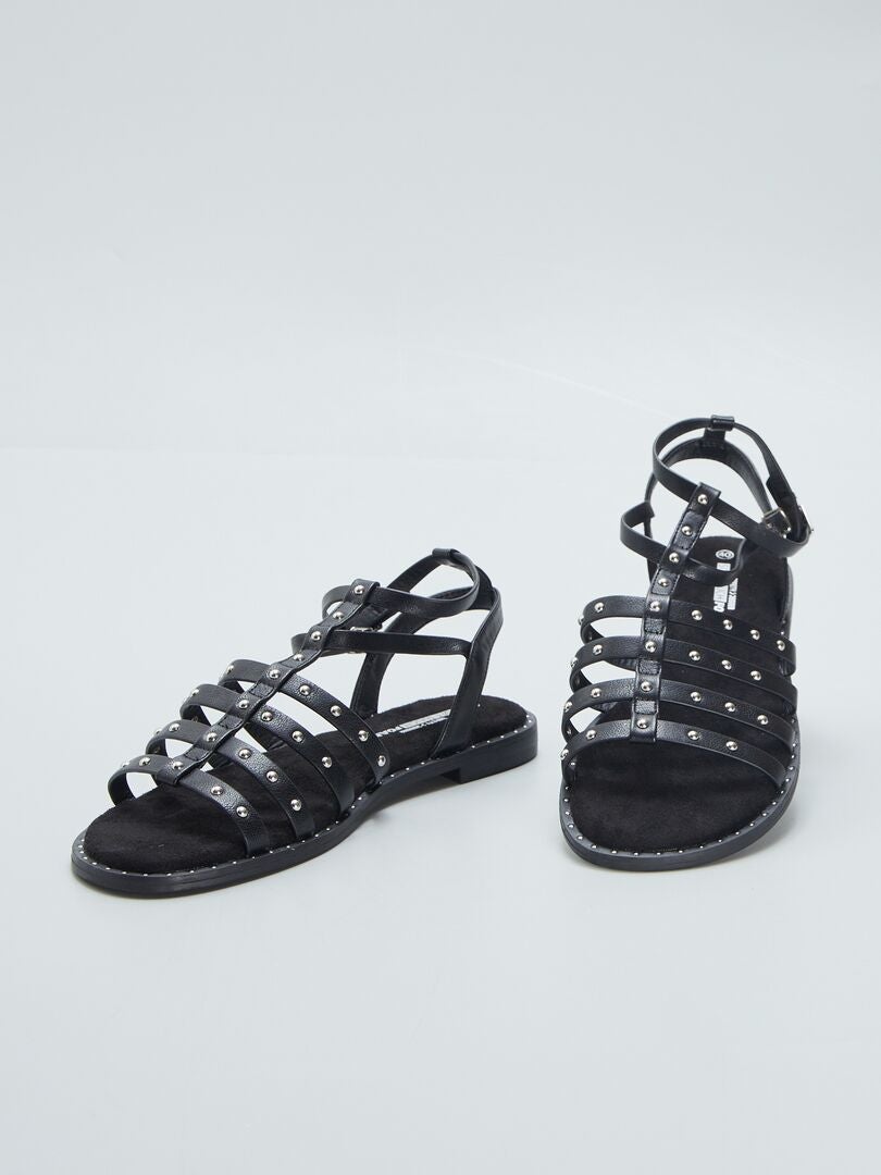 sandales plates cloutées