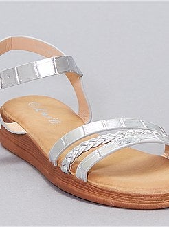 Sandales plates en simili argenté - Kiabi