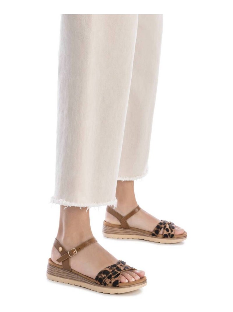Sandales plates femme Camel - Kiabi