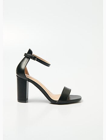 Sandales talon haut bout carré à brides