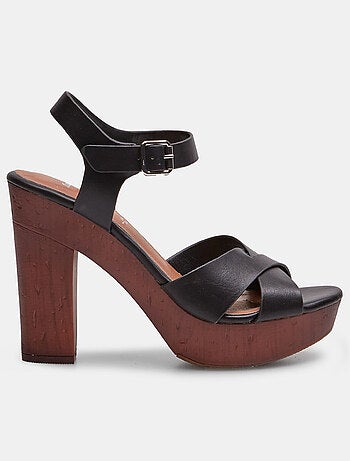 Sandales talon large et plateau BATA