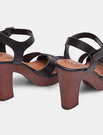 Sandales talon large et plateau BATA
