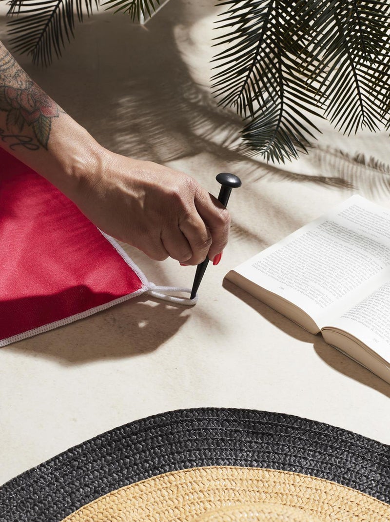 Serviette de plage avec ses piquets collection PLAYA Rouge - Kiabi