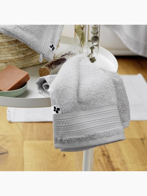 Serviette invité éponge - 100% coton 600 grammes -garance - Kiabi Serviette invité éponge - 100% coton 600 grammes -garance - Kiabi