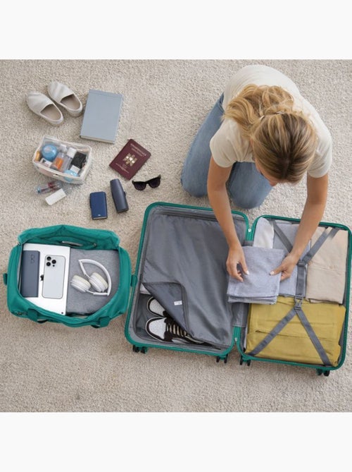 Set de 2 valises - 55x38x20 cm, rigide abs + pc, 4 roues 360°, serrure tsa - kono - Kiabi Set de 2 valises - 55x38x20 cm, rigide abs + pc, 4 roues 360°, serrure tsa - kono - Kiabi