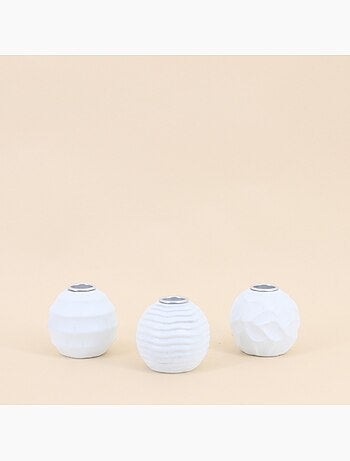 Set de 3 bougeoirs en résine blanche texturée