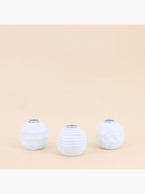 Set de 3 bougeoirs en résine blanche texturée - Kiabi