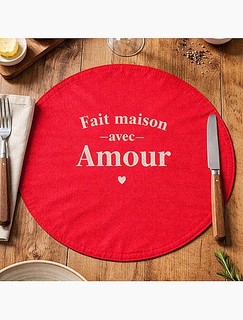 Set de table rond à paillettes brodé fait maison avec amour