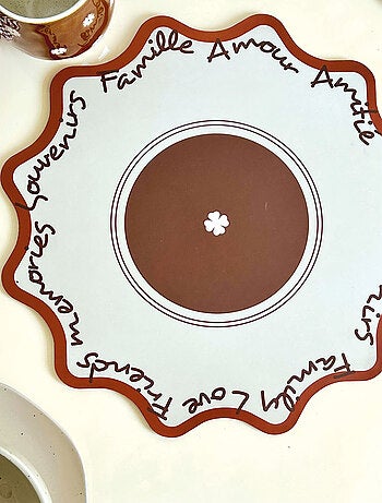 Set de table rond rigide avec écriture décorative