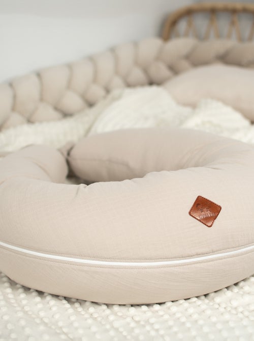 SEVIRA KIDS | Coussin de maternité et d'allaitement + housse en gaze de coton - Kiabi SEVIRA KIDS | Coussin de maternité et d'allaitement + housse en gaze de coton - Kiabi