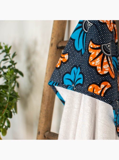 SEVIRA KIDS | Grande cape de bain en coton et bambou Wax Fleurs de mariage - Kiabi SEVIRA KIDS | Grande cape de bain en coton et bambou Wax Fleurs de mariage - Kiabi