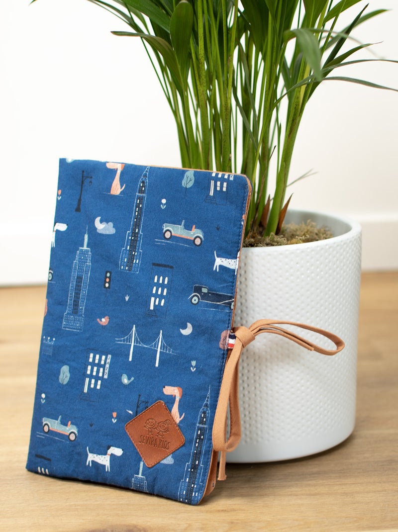 SEVIRA KIDS | Protège carnet de santé  New York Bleu - Kiabi