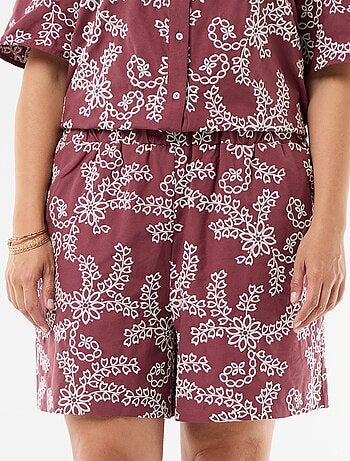 Short à broderies florales