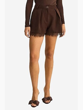 Short à jambes larges taille haute avec détail en dentelle lucci