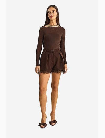 Short à jambes larges taille haute avec détail en dentelle lucci
