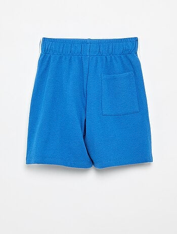 Short ample avec lignes contrastées sur les côtés