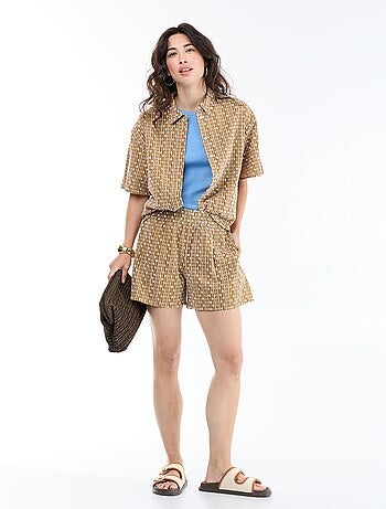 Short avec broderies à la taille élastiquée