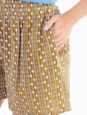 Short avec broderies à la taille élastiquée