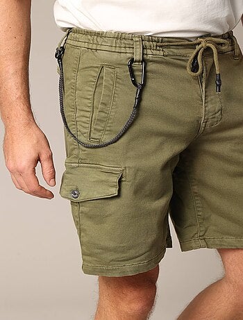 Short bermuda avec poches cargo, mousqueton et patch arrière 'Deeluxe'