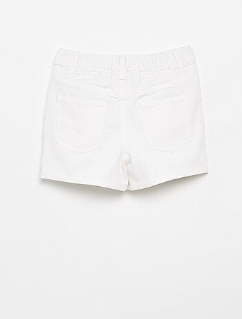Short brodé en denim