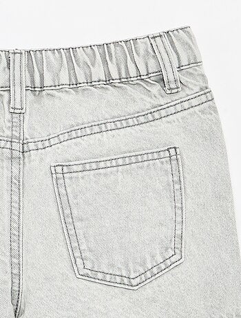 Short brodé en denim