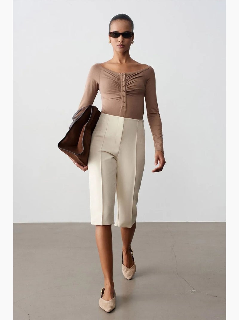 Short capri droit taille haute avec fente dilvin Crème - Kiabi