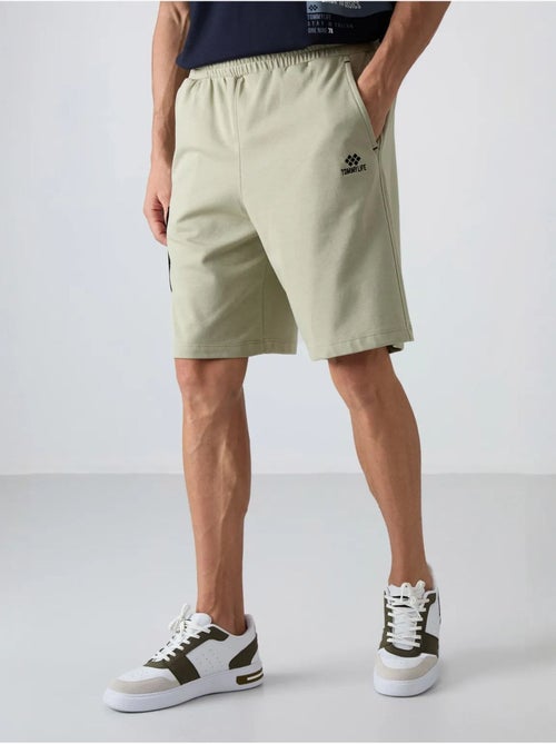 Short cargo homme à jambe large tommy - Kiabi Short cargo homme à jambe large tommy - Kiabi