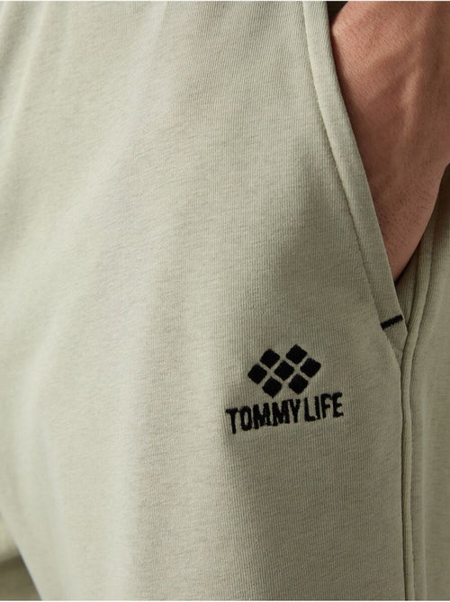 Short cargo homme à jambe large tommy - Kiabi Short cargo homme à jambe large tommy - Kiabi
