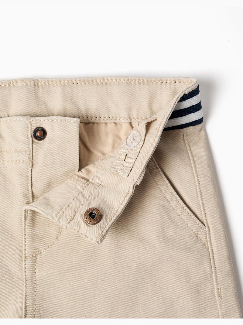 Short chino en sergé avec bande à rayures Beige clair - Kiabi