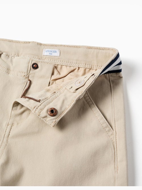 Short chino en sergé avec bande à rayures - Kiabi