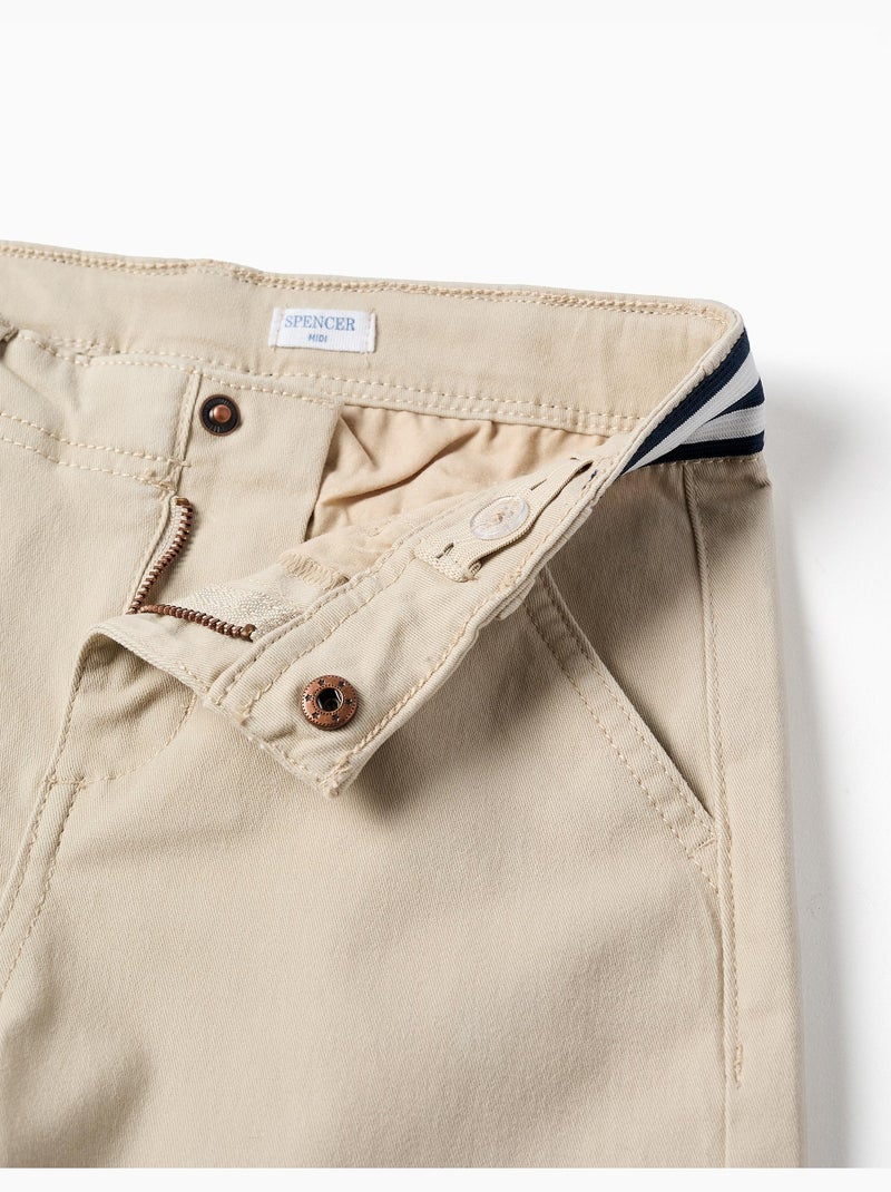 Short chino en sergé avec bande à rayures Beige clair - Kiabi