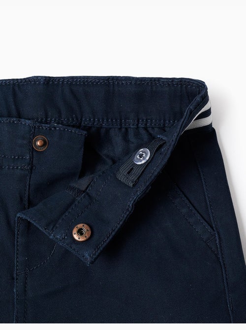 Short chino en sergé avec bande à rayures - Kiabi