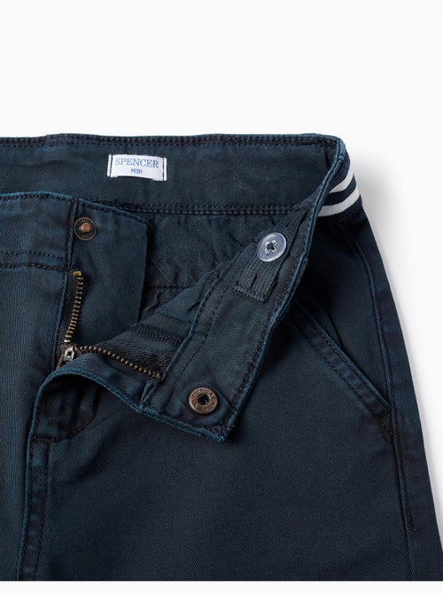 Short chino en sergé avec bande à rayures - Kiabi Short chino en sergé avec bande à rayures - Kiabi