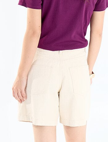 Short coupe courte avec surpiqûres fantaisies