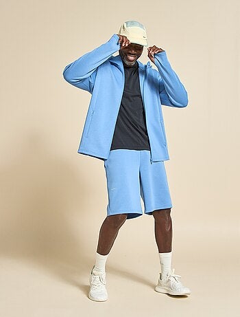 Short de sport - (ekstract)