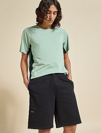 Short de sport - (ekstract)