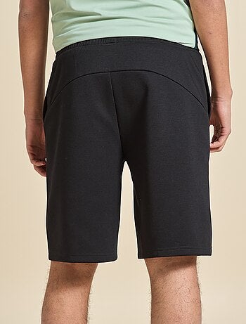 Short de sport - (ekstract)