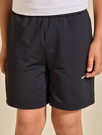 Short de sport - (ekstract)