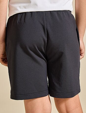Short de sport - (ekstract)
