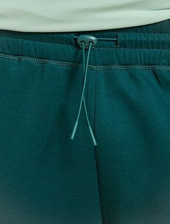 Short de sport - (ekstract)