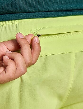 Short de sport avec poche zippée au dos - (ekstract)