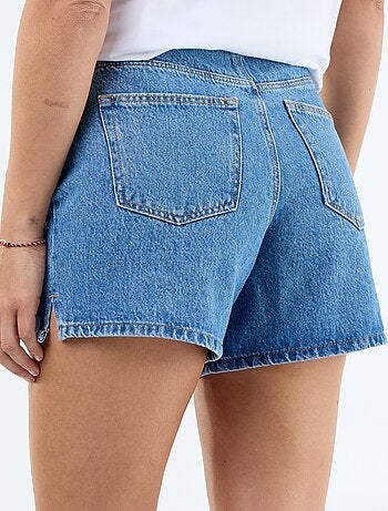 Short denim avec motifs brodés