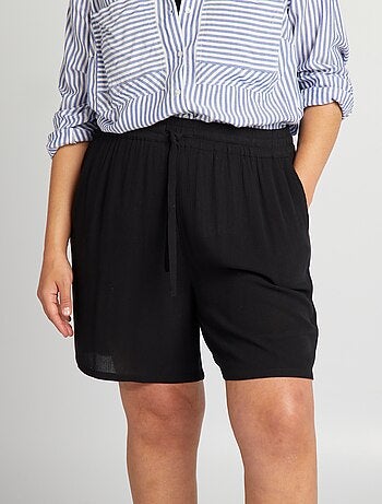 Short droit en maille crêpée