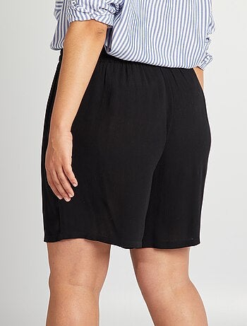 Short droit en maille crêpée